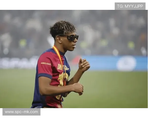 西超杯决赛前训练课，巴萨皇马球员状态观察